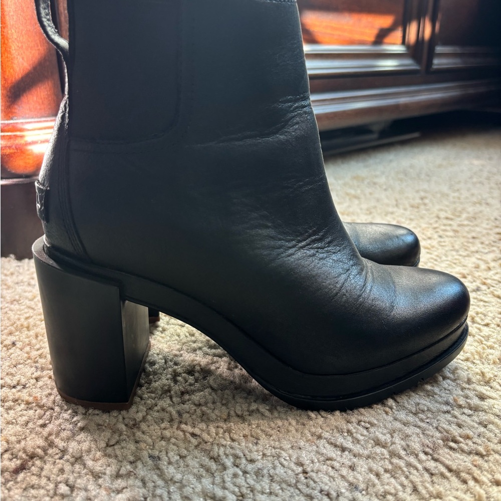 Elegant Black Heeled Boots
